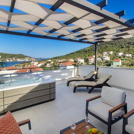 Villa Dalmatian Child With Swimming Pool, Close To The Beach Vinišće Exterior foto