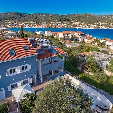 Villa Dalmatian Child With Swimming Pool, Close To The Beach Vinišće Exterior foto