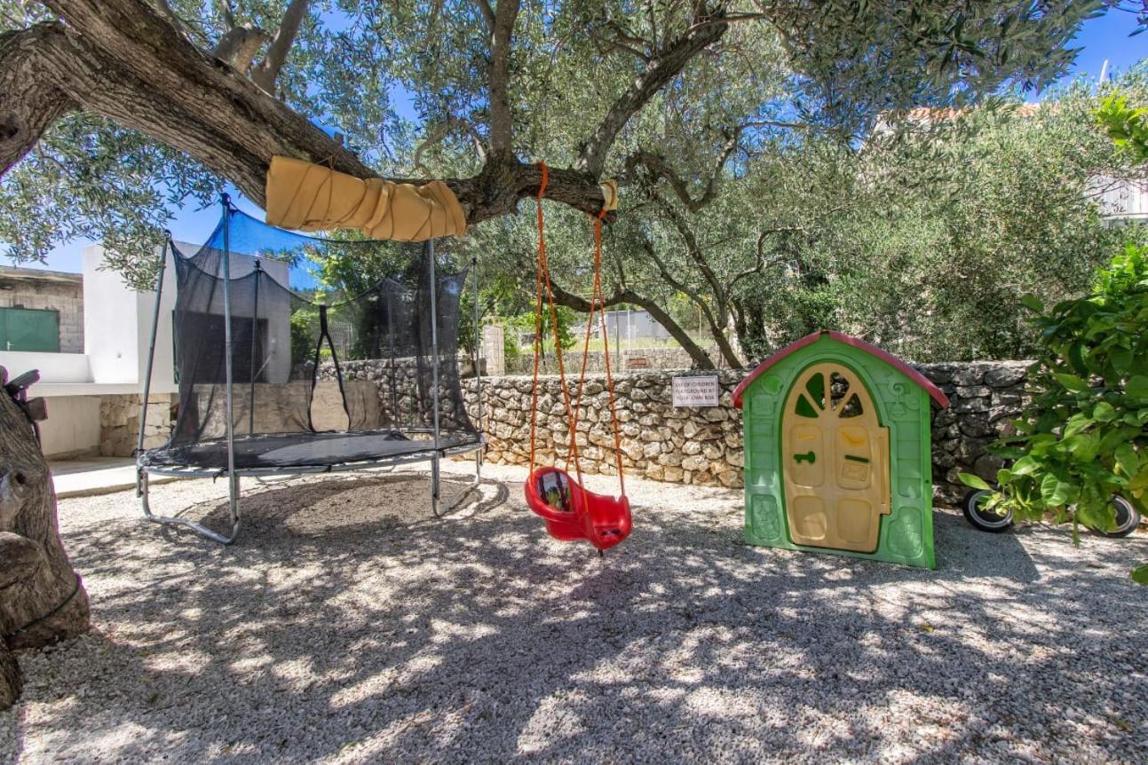 Villa Dalmatian Child With Swimming Pool, Close To The Beach Vinišće Exterior foto