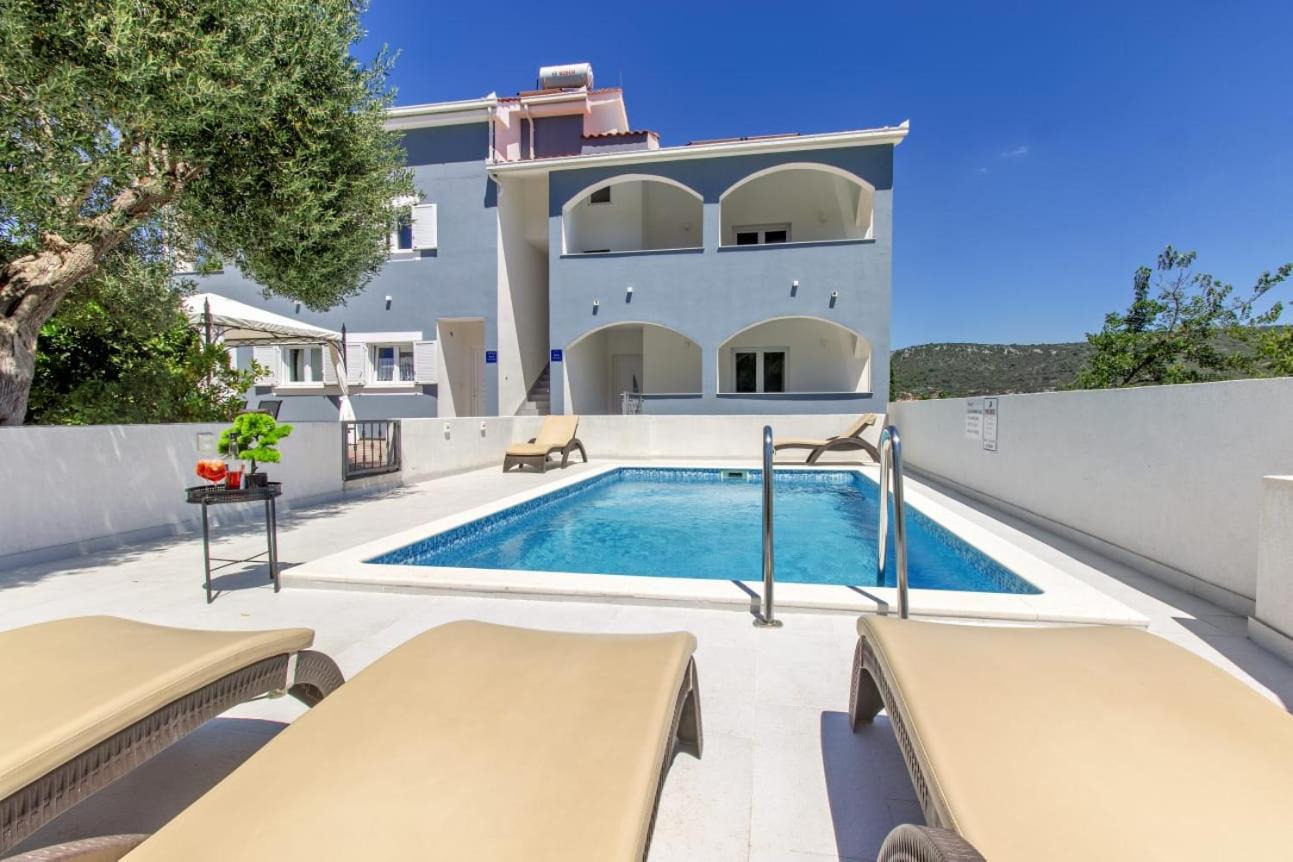 Villa Dalmatian Child With Swimming Pool, Close To The Beach Vinišće Exterior foto