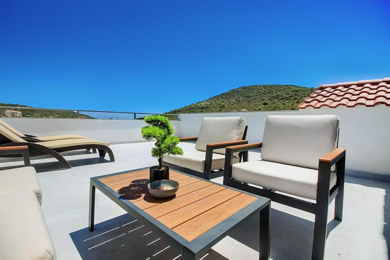 Villa Dalmatian Child With Swimming Pool, Close To The Beach Vinišće Exterior foto