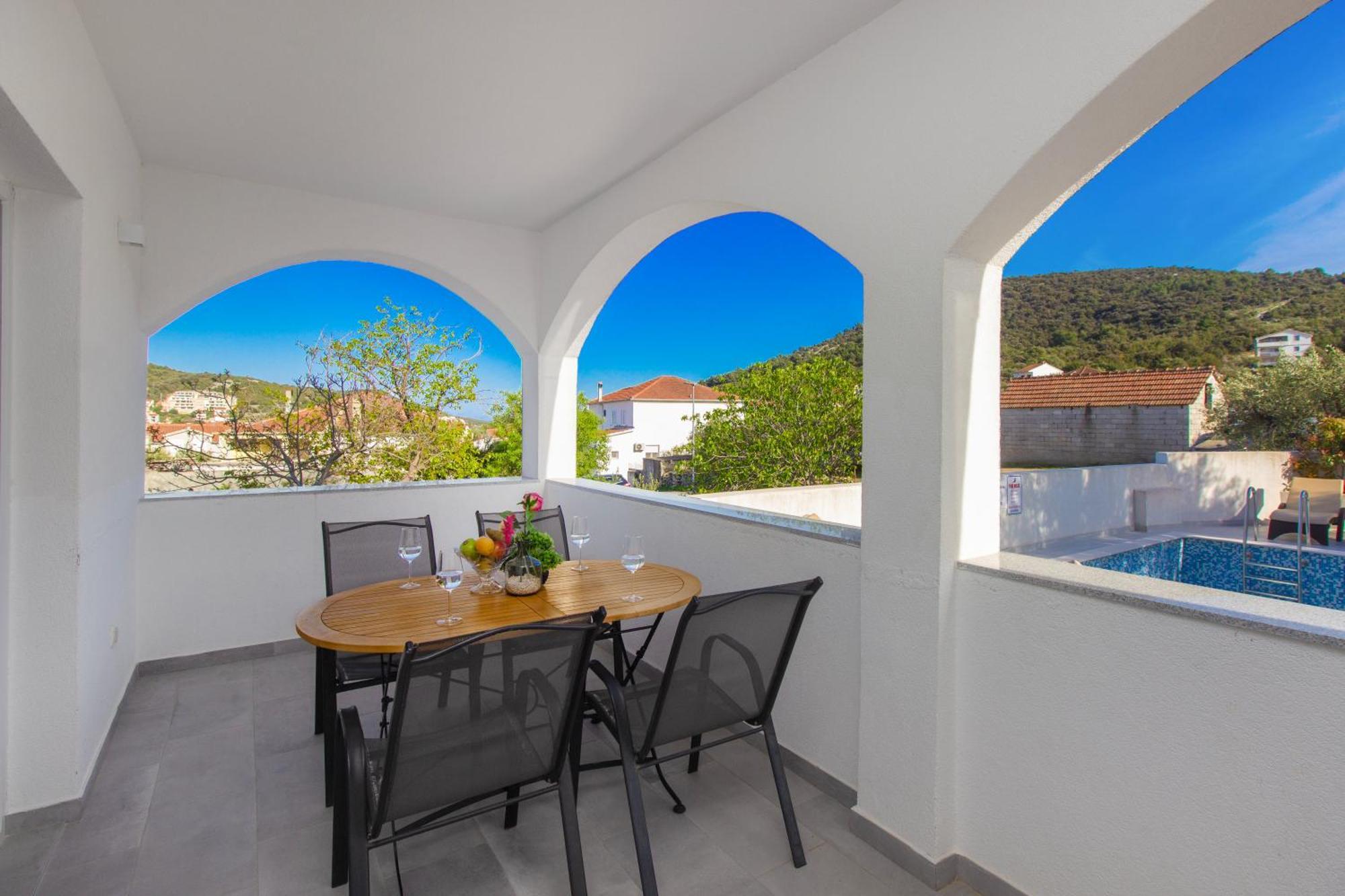 Villa Dalmatian Child With Swimming Pool, Close To The Beach Vinišće Exterior foto