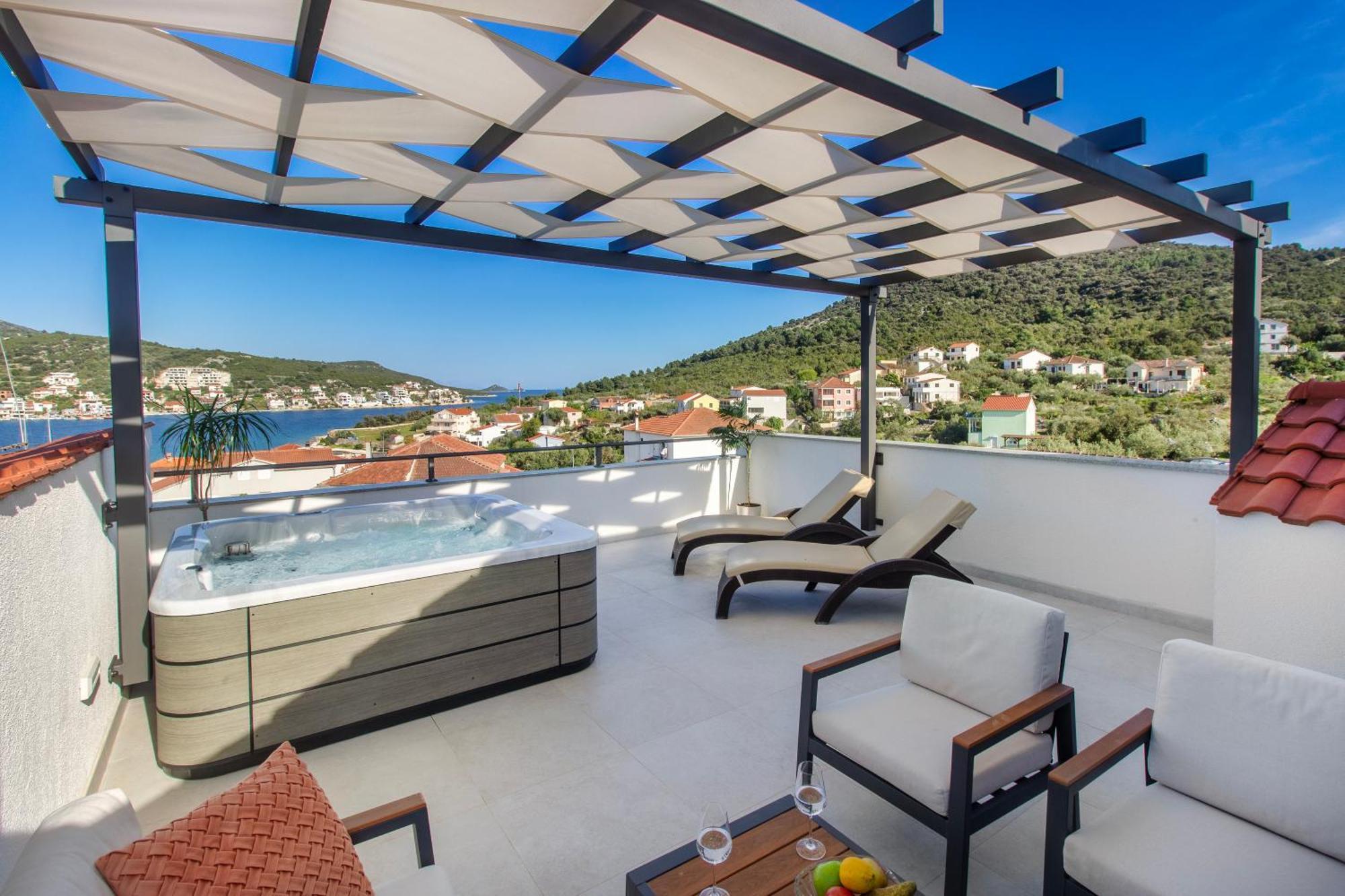 Villa Dalmatian Child With Swimming Pool, Close To The Beach Vinišće Exterior foto