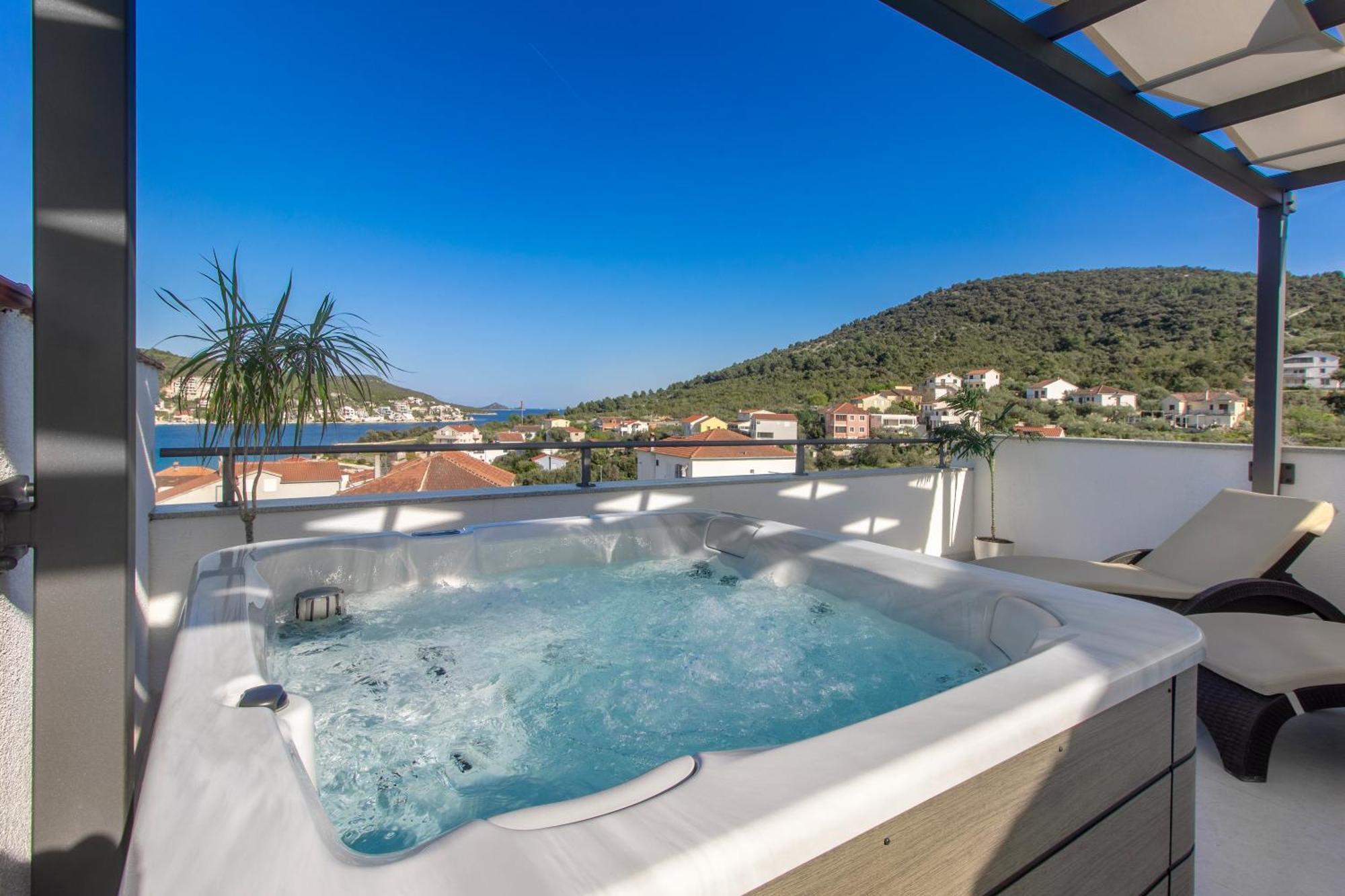 Villa Dalmatian Child With Swimming Pool, Close To The Beach Vinišće Exterior foto