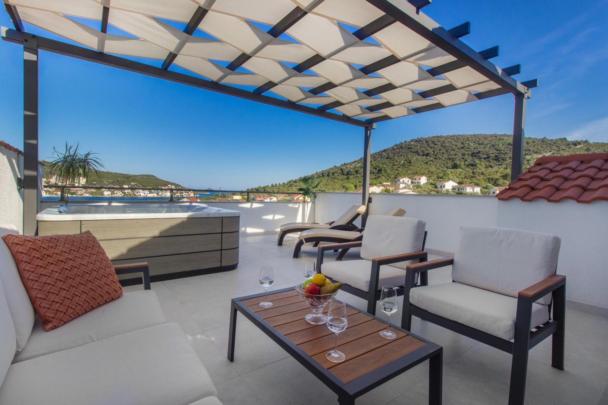 Villa Dalmatian Child With Swimming Pool, Close To The Beach Vinišće Exterior foto
