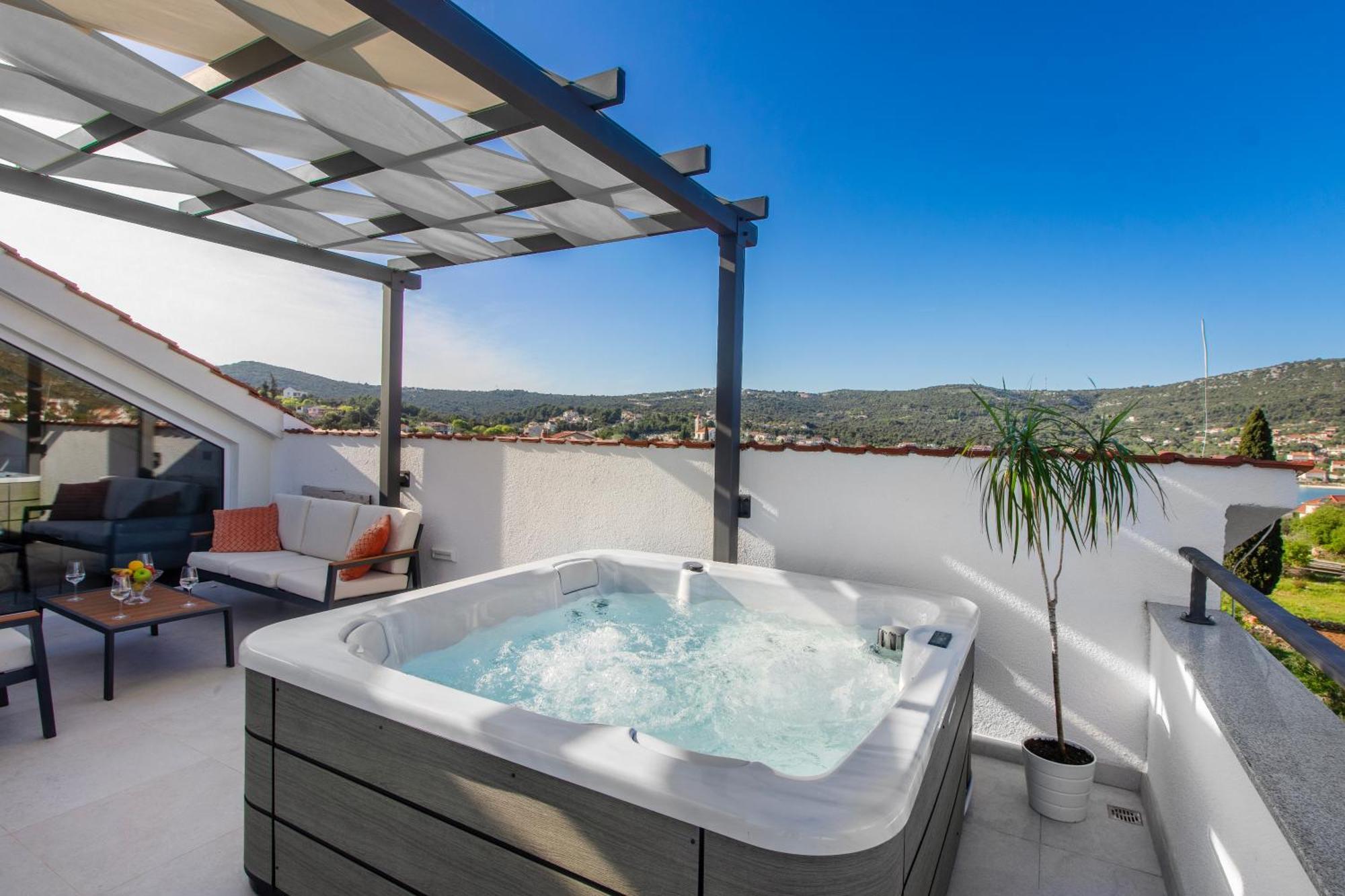 Villa Dalmatian Child With Swimming Pool, Close To The Beach Vinišće Exterior foto
